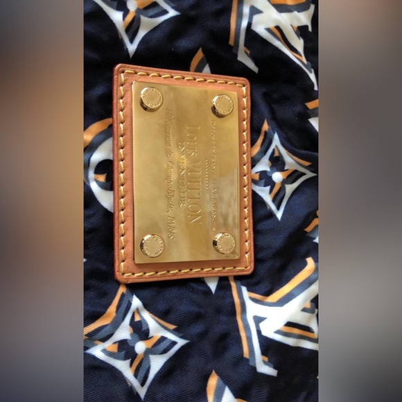 Louis Vuitton Cruise Bulles bug - Picture 4 of 10